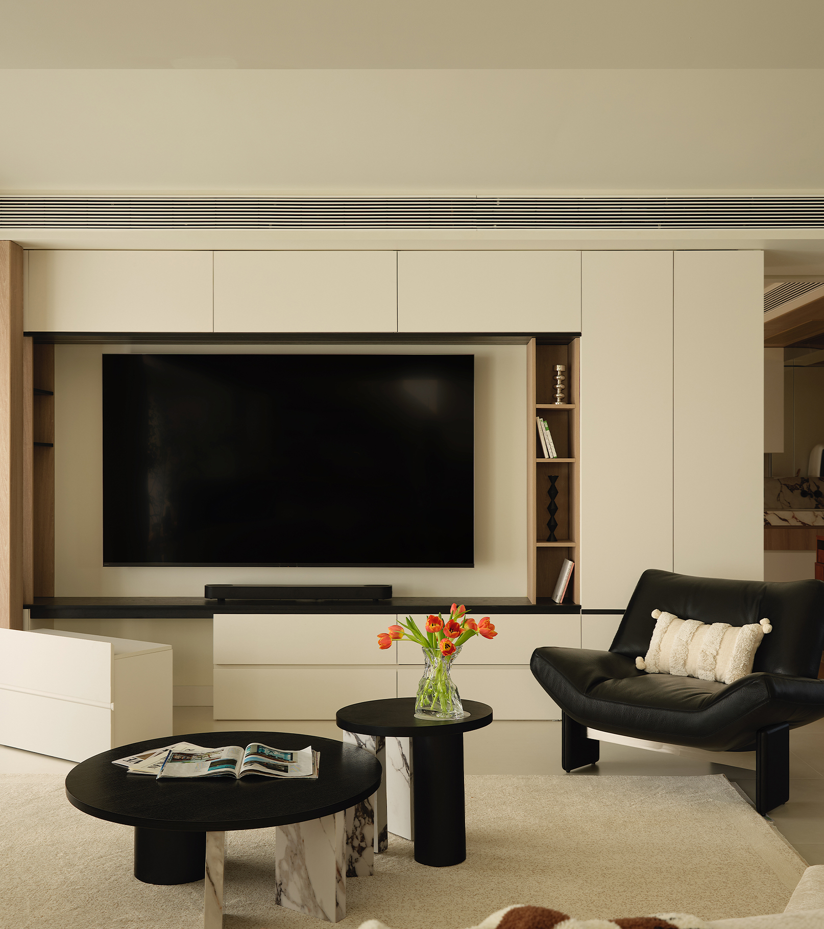 160㎡现代极简 一家三口住出格调与温度